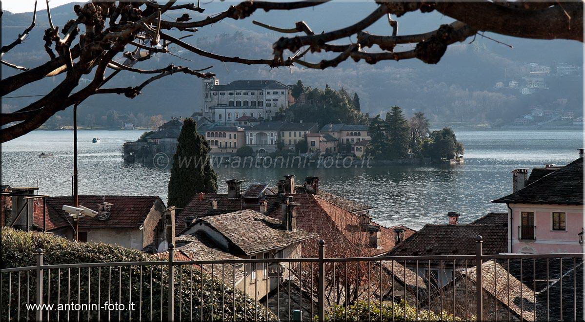 Orta S.Giulio scorcio sul lago